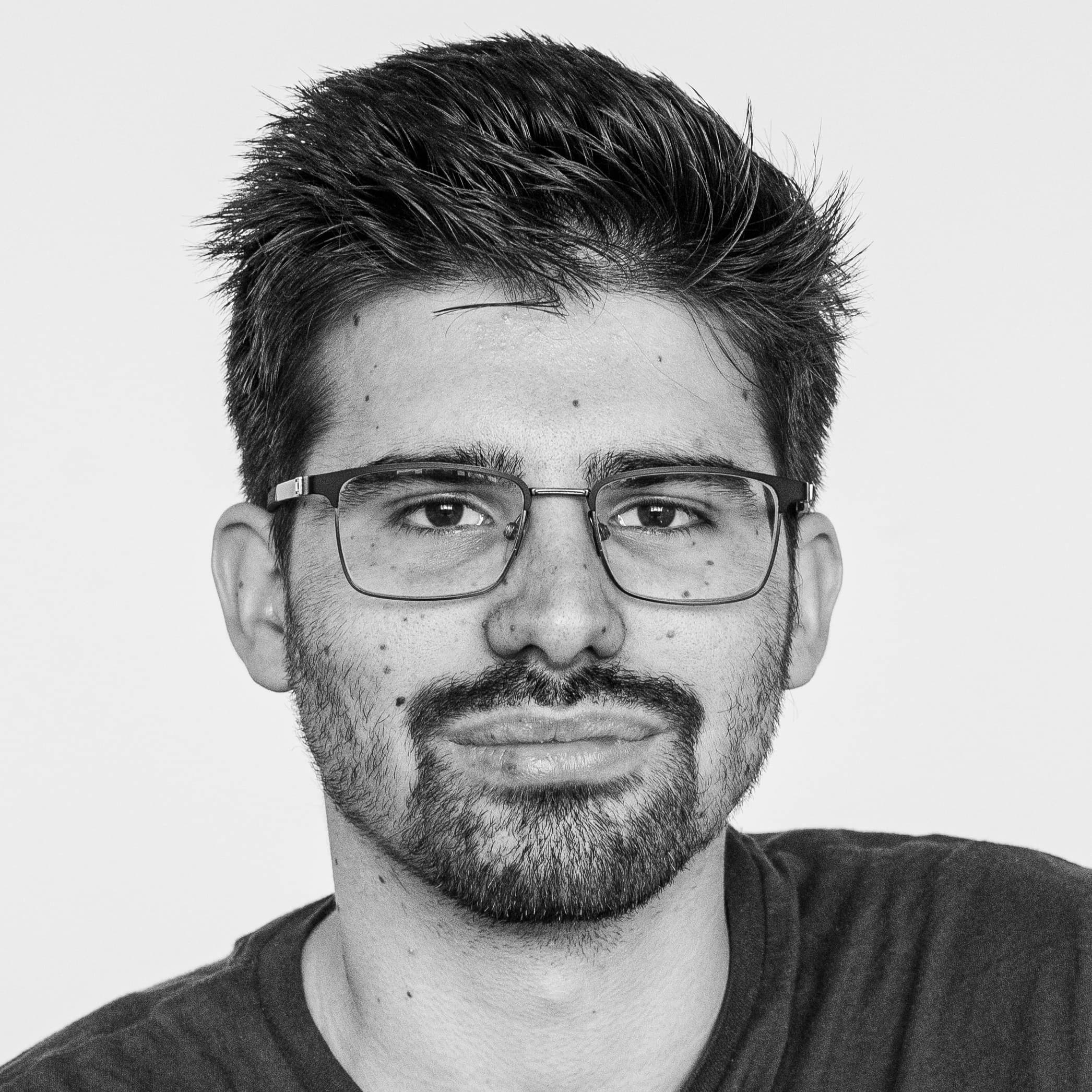 Retrato de Adri Chavero, desarrollador full-stack